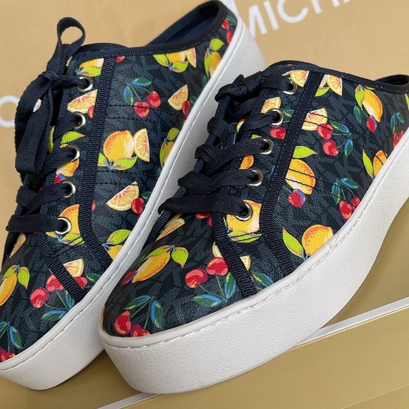 Michael Kors POPPY SLIDE SNEAKERS 
FRUIT PAINT MK SIG SM
49T4POFP1Q Platforms - Picture 7 of 16